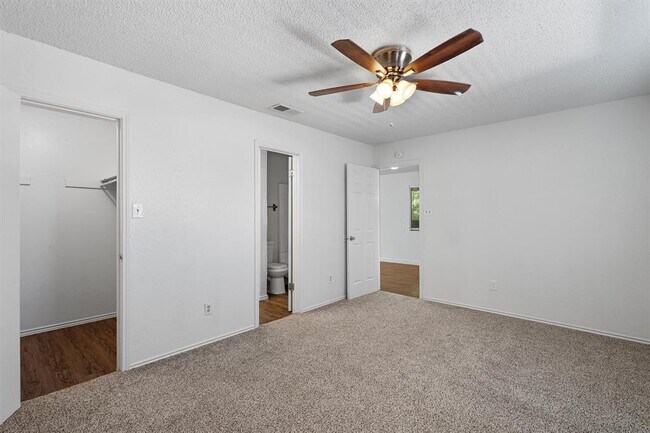 Building Photo - 5501 Spring Meadow Rd