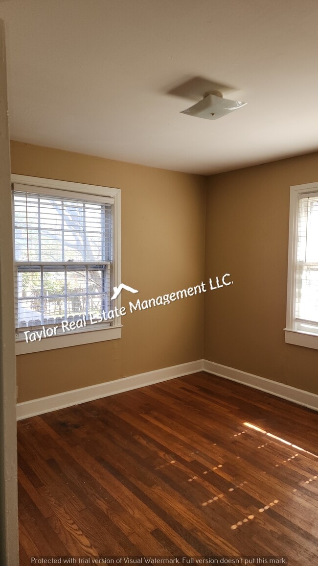 Building Photo - 126 Holt Ave