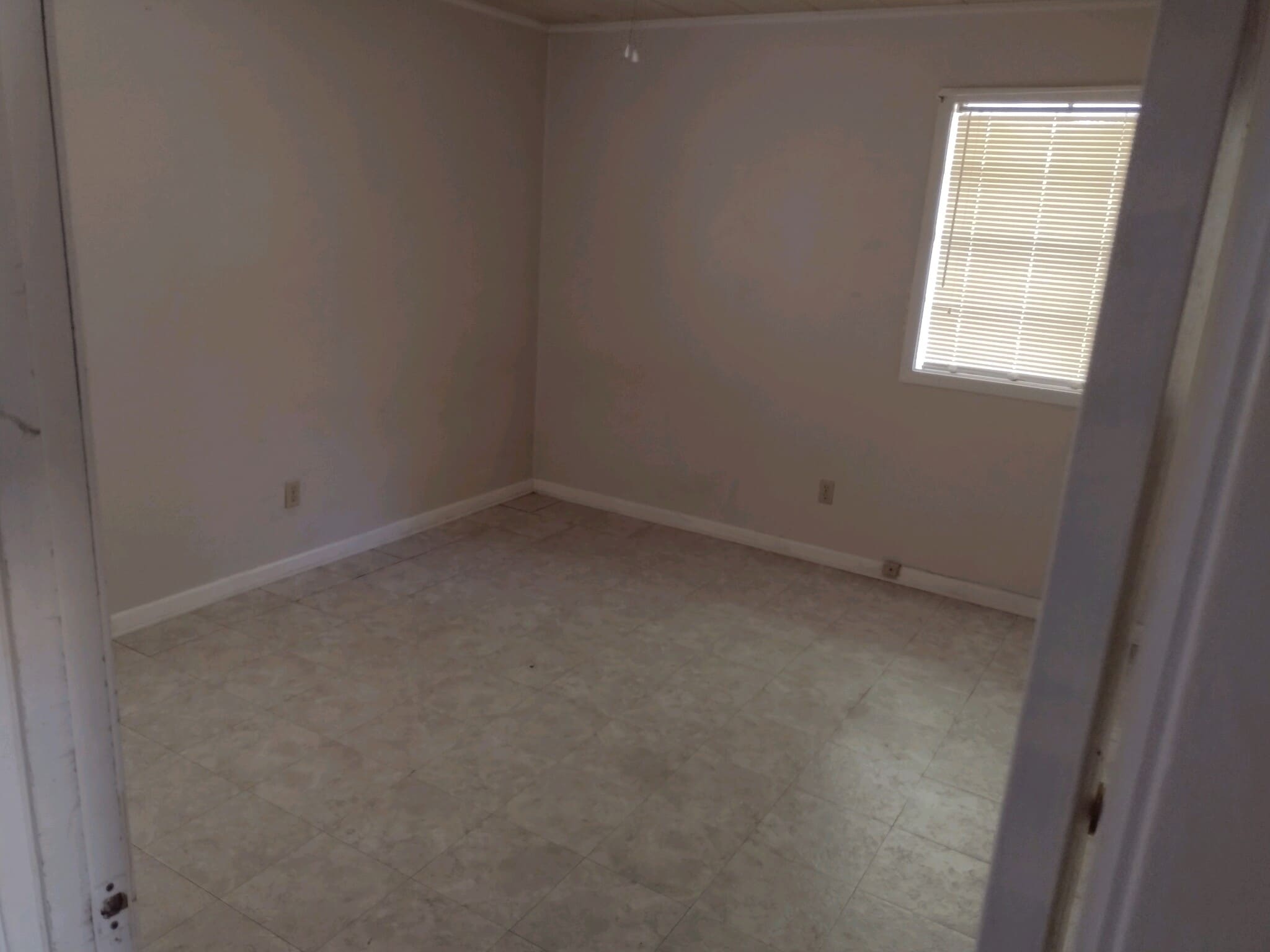 Bedroom - 202 W Line Ave