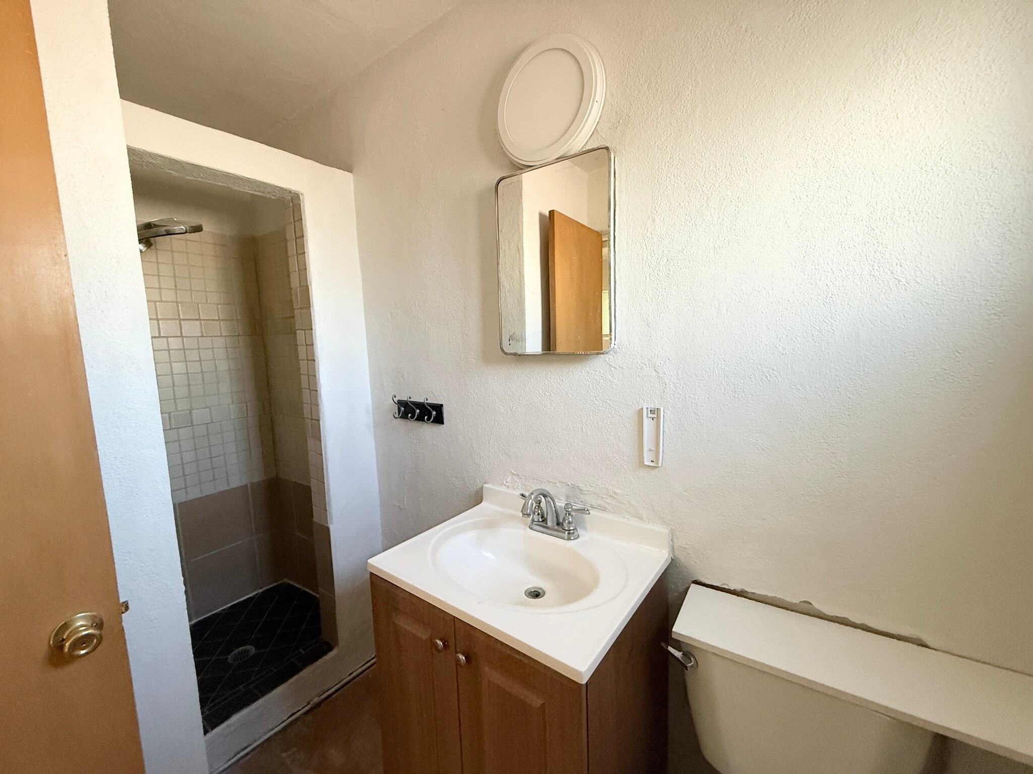 Bath - 208 Chama St NE