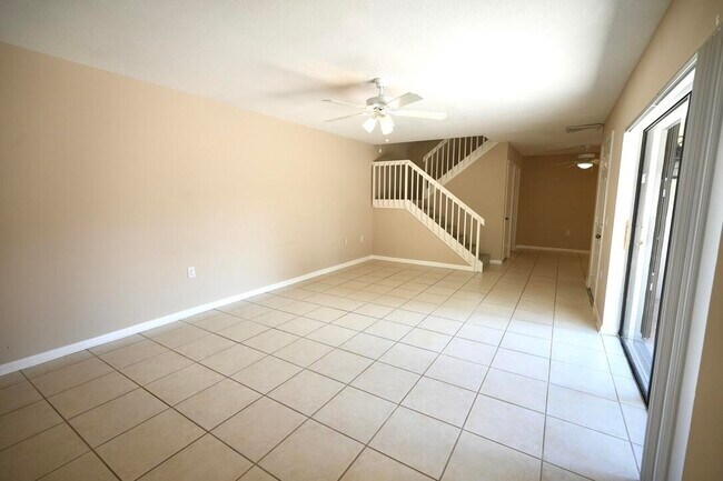 Building Photo - 1008 10th Ct