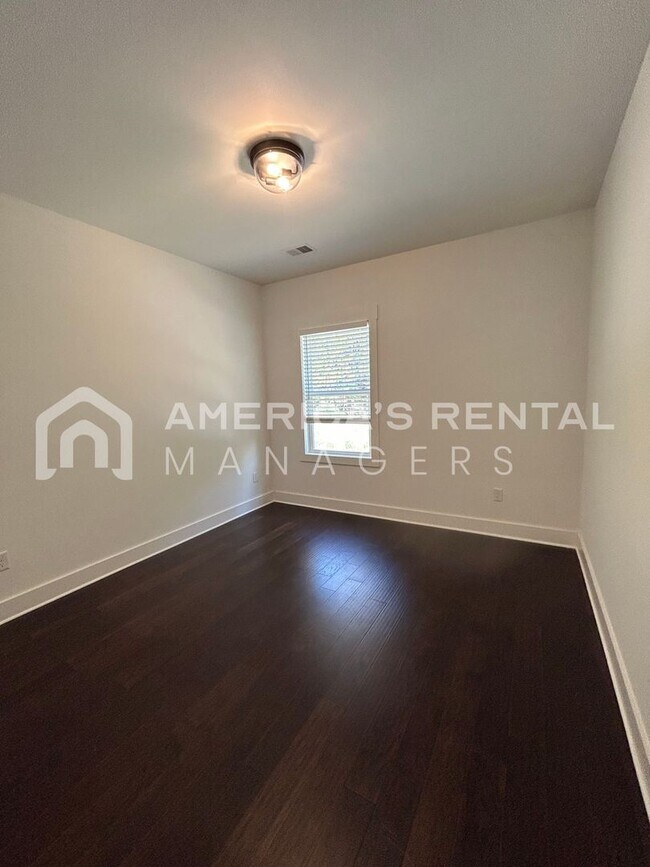 Building Photo - Home for Rent in Vestavia Hills, AL!!! Available to View Now!