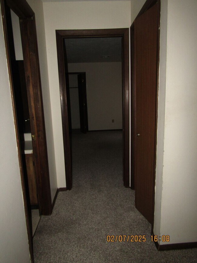 Building Photo - Great Condo located on the Westside of Law...