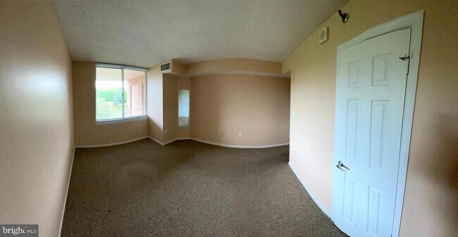 Building Photo - 10101 Grosvenor Pl