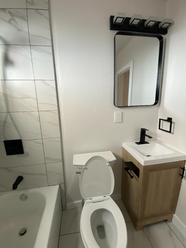 Building Photo - 1515-1515 E 20th St