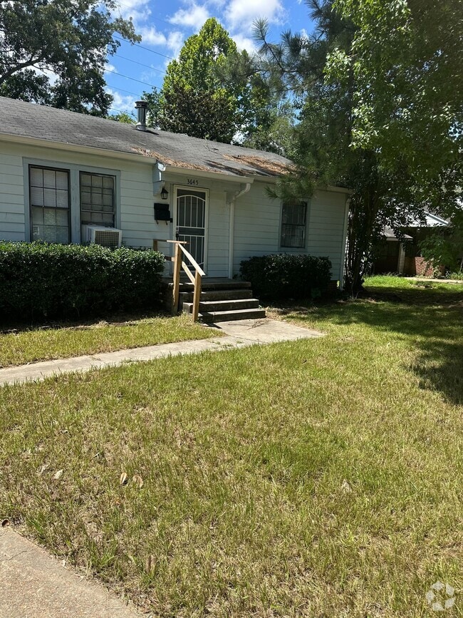Building Photo - 3645 Lee Dr