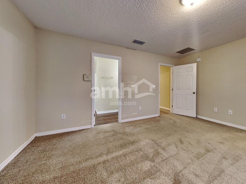 Building Photo - 7652 Vandalay Dr