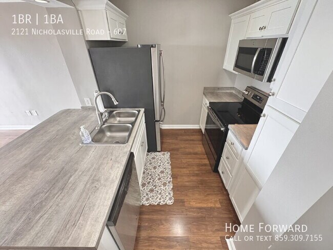 Building Photo - 2121 Nicholasville Rd