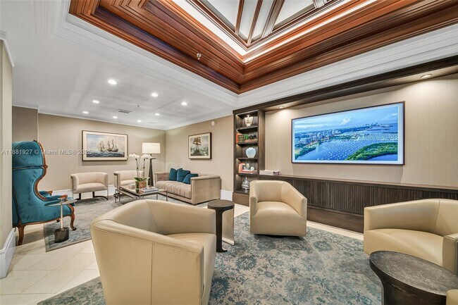 Building Photo - 2901 S Bayshore Dr