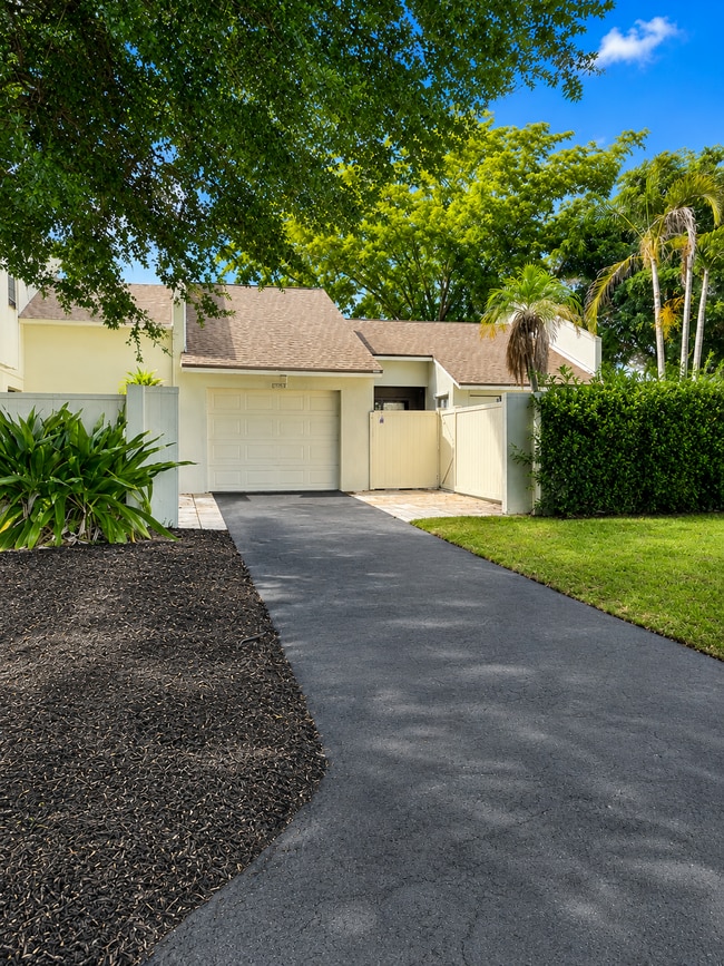 Building Photo - 12726 Spinnaker Ln