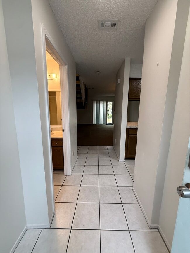 Building Photo - New Listing!