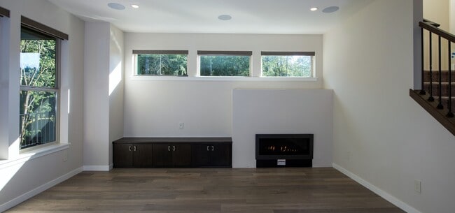 Building Photo - Charming Custom Camas Home in Gated Community