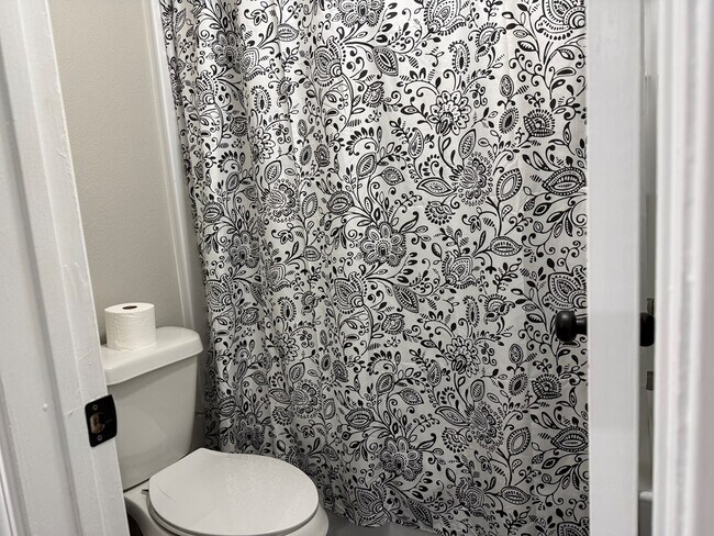 Building Photo - 6701 Eastridge Rd