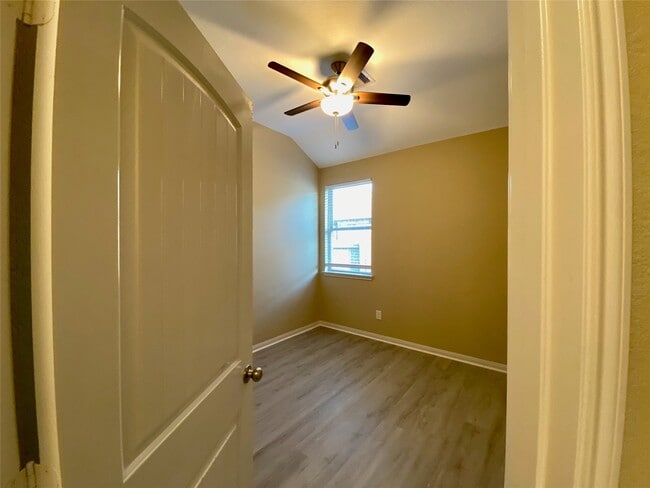 Building Photo - 15609 All Star Dr