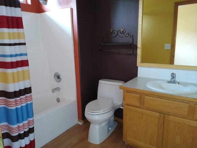 Building Photo - Spacious 4 bedroom 2.5 bedroom home in the Coeur d'Alene.