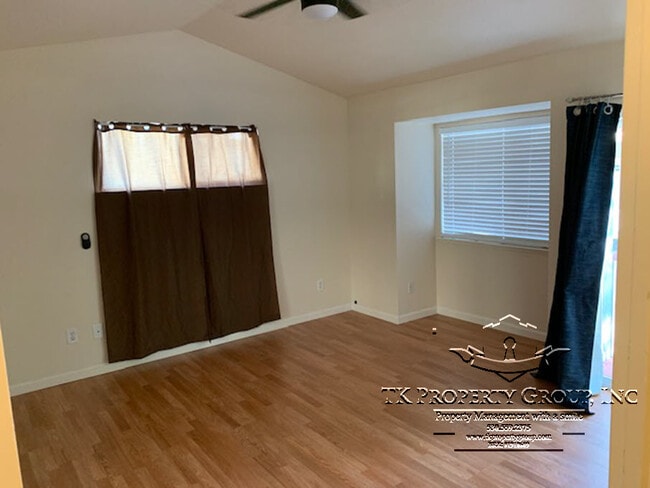 Building Photo - 1335 Oak Ridge Dr