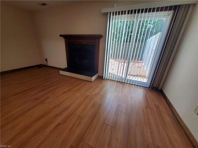 Building Photo - 5489 Davis Way