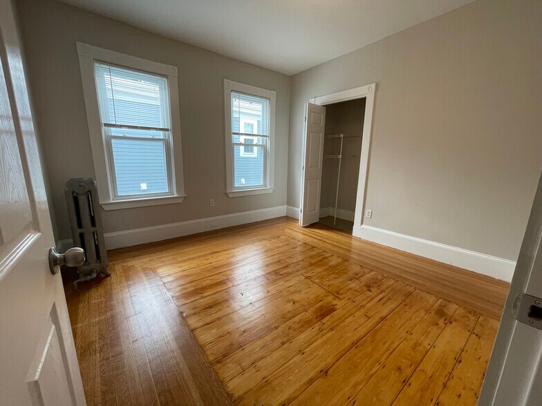 Building Photo - 27 Dix St