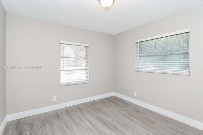 Building Photo - 11041 Glenwood Dr