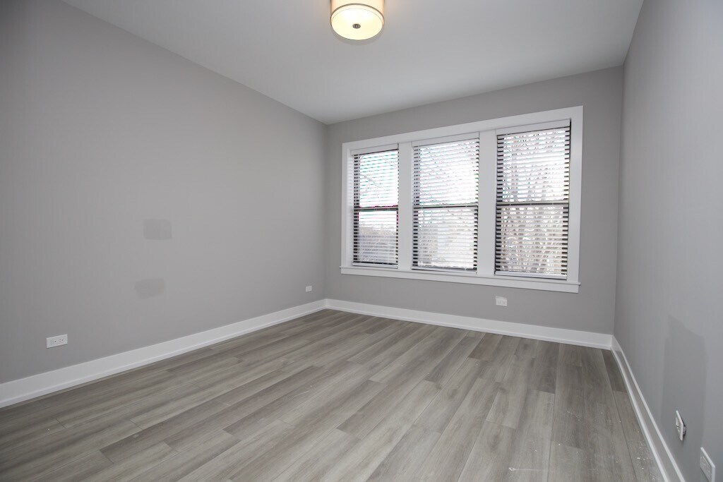 Building Photo - 3843 N Janssen Ave