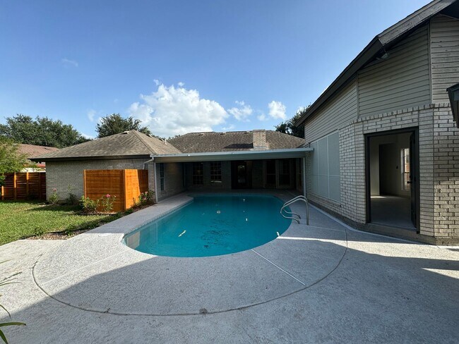 Building Photo - 1703 Terrace Dr
