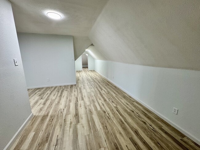 Building Photo - 915 W Taylor St