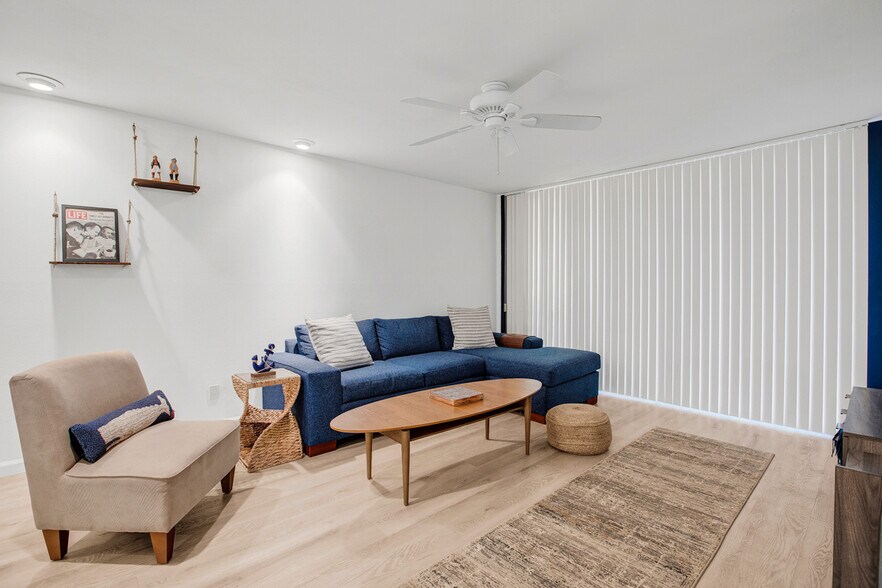 Building Photo - 1140 E Ocean Blvd