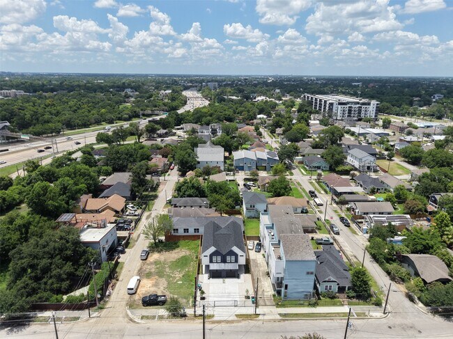 Building Photo - 307 Quitman St