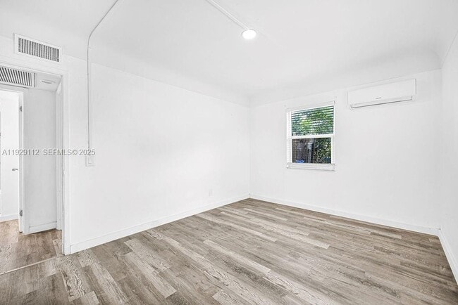 Building Photo - 4109 SW 23rd St