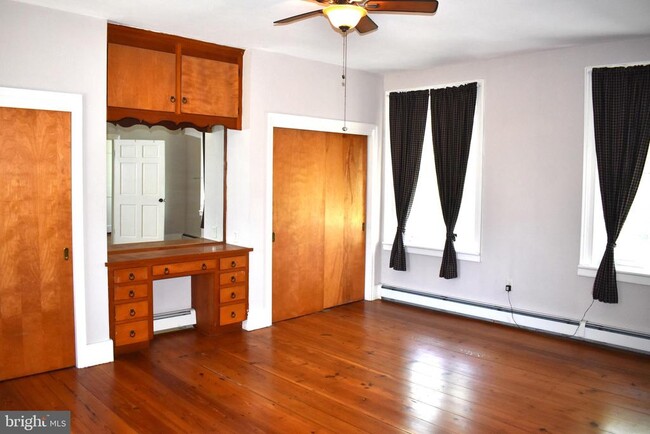 Building Photo - 12979 Buchanan Trail W