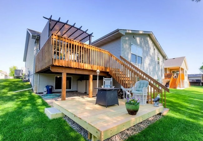 Building Photo - 5805 Pine Ct