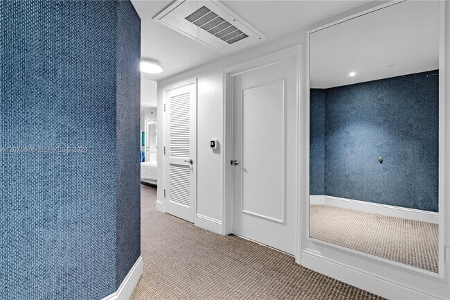 Building Photo - 4401 Collins Ave