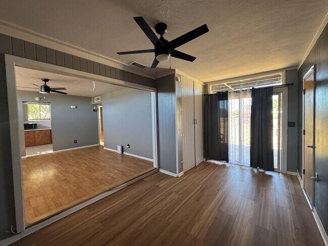 Building Photo - 4501 Pine Tree Dr