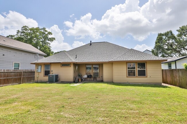 Building Photo - 6615 Goldspier St