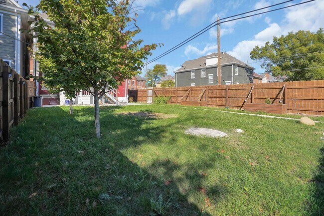 Building Photo - 498 S Ohio Ave