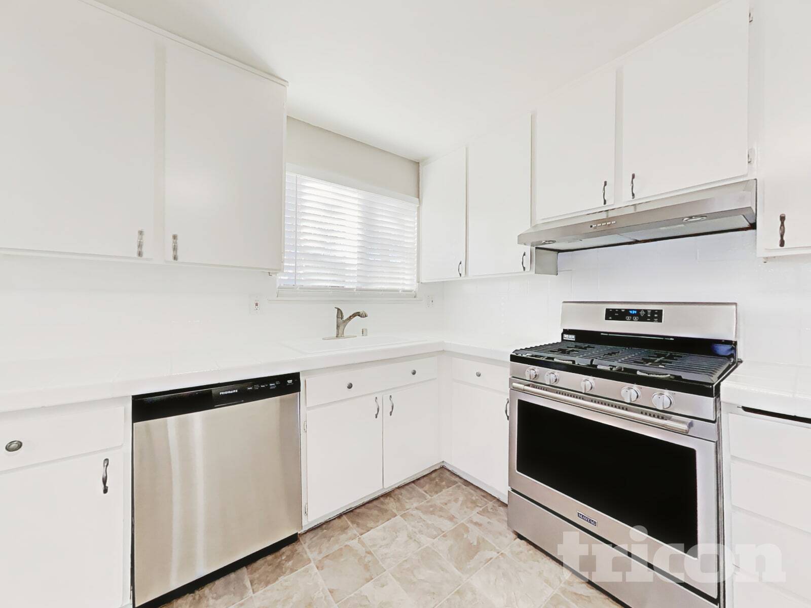 Building Photo - 4673 Tallyho Dr