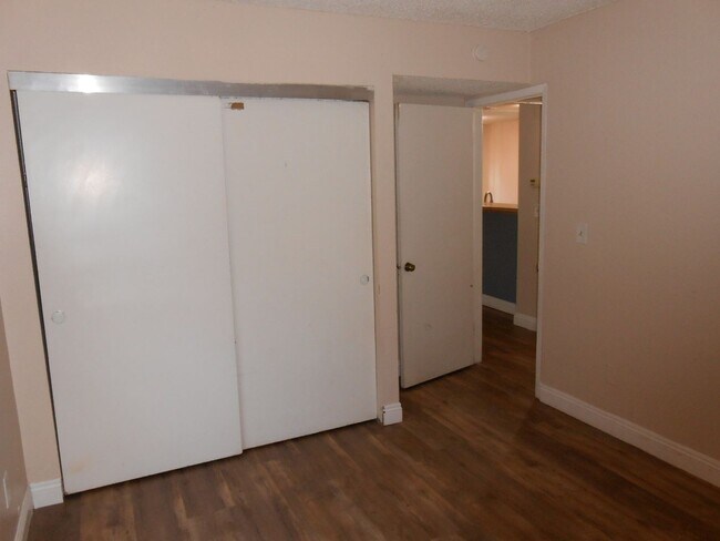 Building Photo - 1st Floor Condo in Sunrise Manor