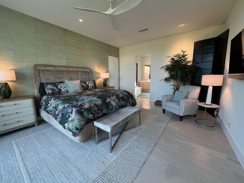 Master Bedroom, TV, reclining chair - 47094 El Menara Cir
