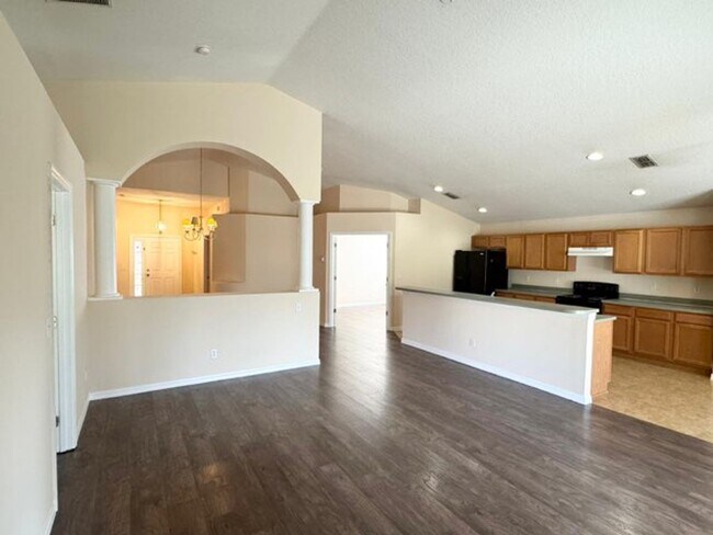Building Photo - 205 Pima Trail