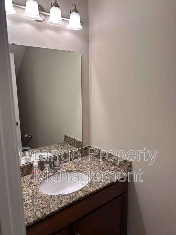 Building Photo - 204 Kelly Rd