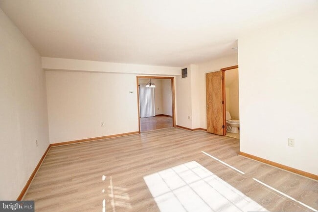 Building Photo - 427 Carrollton Dr