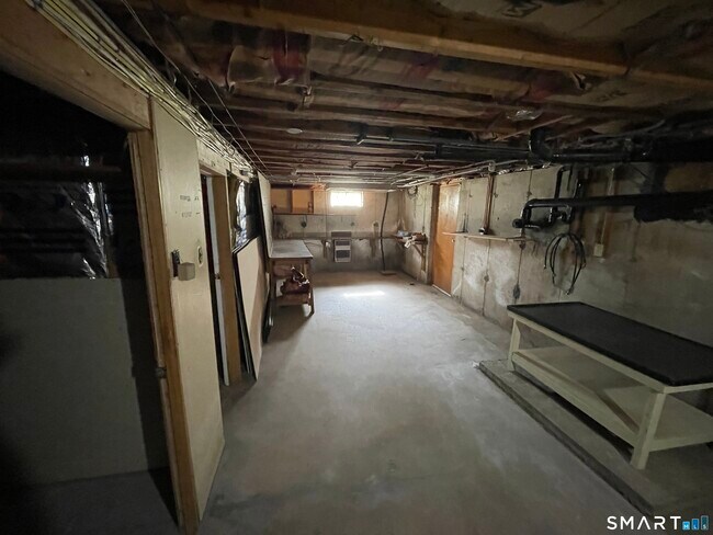 Building Photo - 85 Brentwood Dr