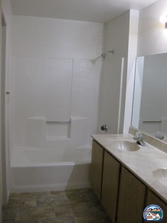 Building Photo - 1100 Rodeo Dr