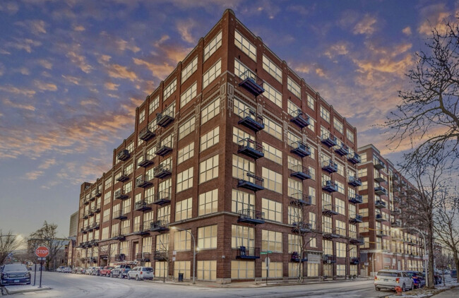 Primary Photo - 1500 W Monroe St