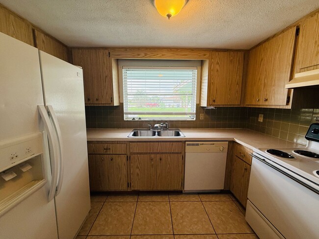 Building Photo - 7910 Lilac Dr