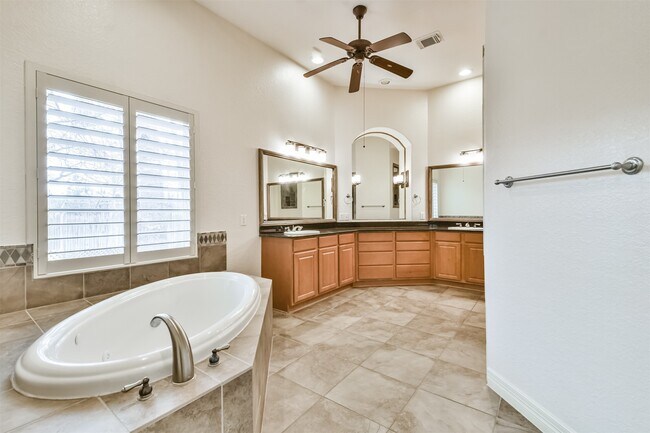 Building Photo - 2 Sagestone