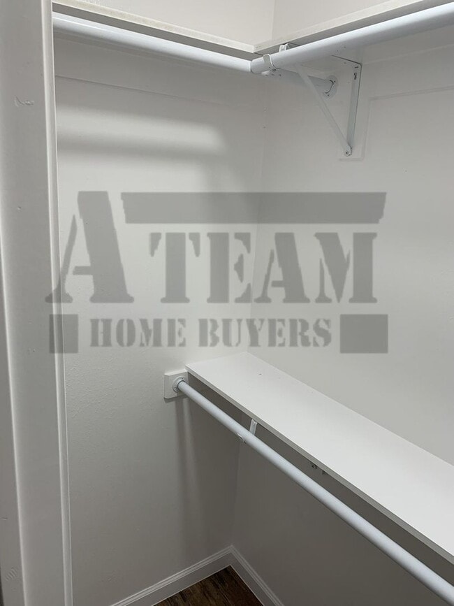 Building Photo - Freshly Remodeled 3 Bed 2 Bath Home!