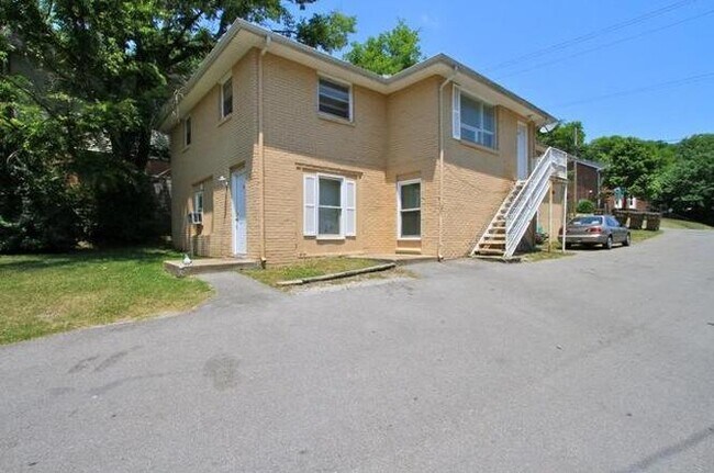 Building Photo - 952 Strouse Ave