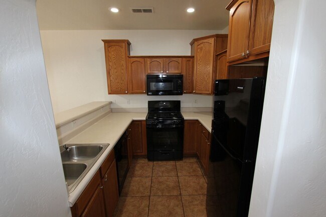 Building Photo - 1497 E Ivy Ln