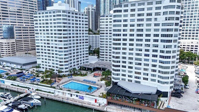 Building Photo - 825 Brickell Bay Dr